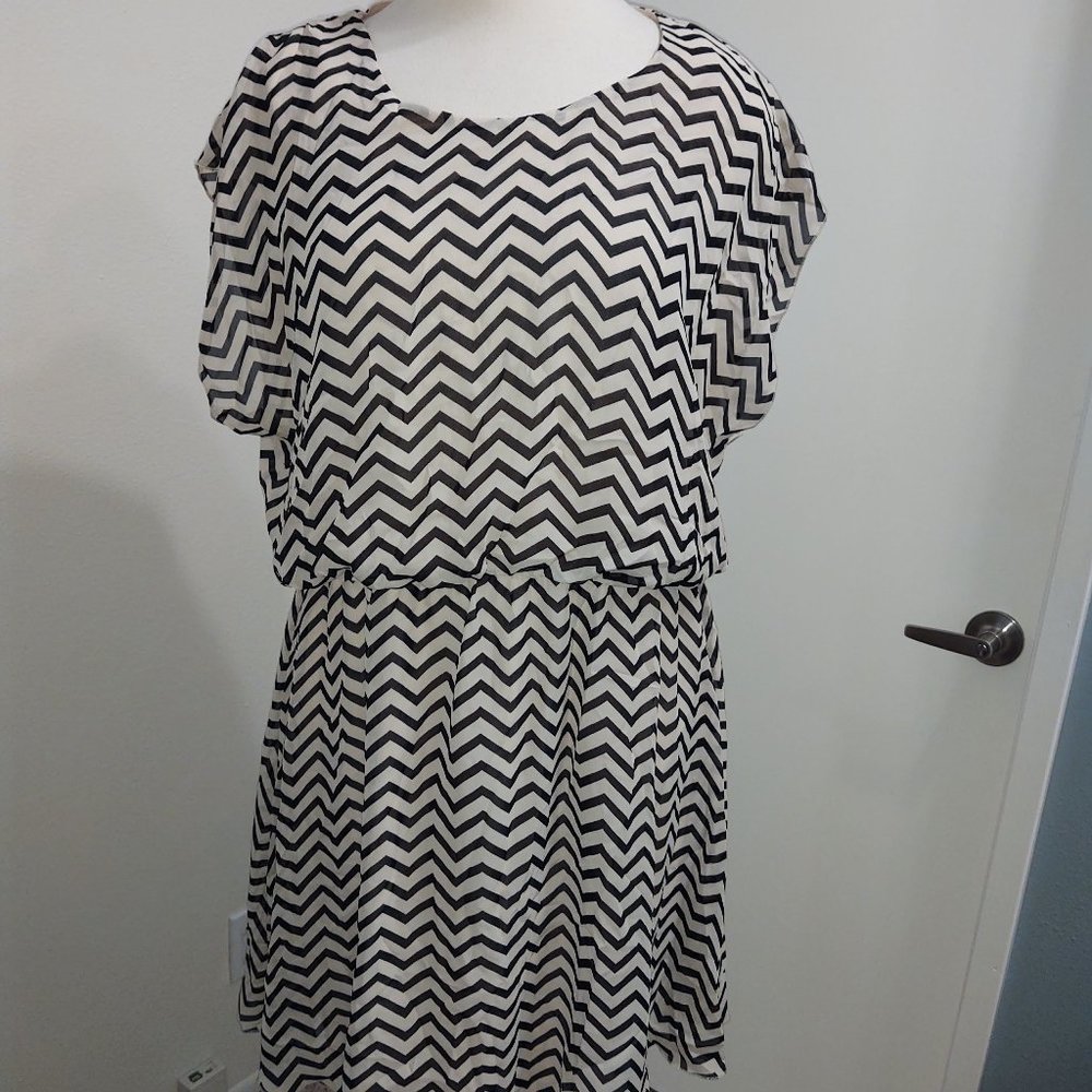 2X Chevron black and cream dress